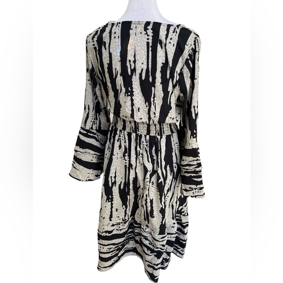 NWOT Knee Length Dress, Shirred Waist V-Neck Bell Sleeve In Black and Gray Small - Picture 3 of 5